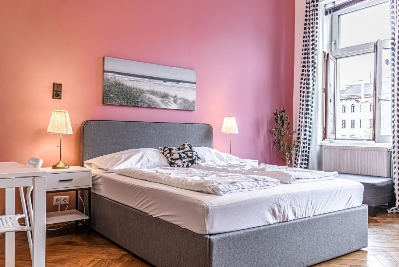 1 habitación, tabla de planchar con plancha, wifi y ropa de cama 