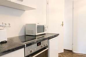 Microwave, oven, stovetop, coffee/tea maker