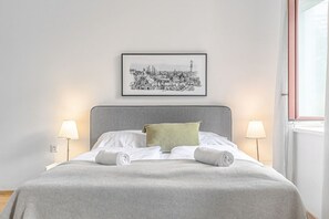 2 habitaciones, tabla de planchar con plancha, wifi y ropa de cama 