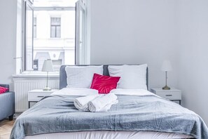 1 dormitorio, tabla de planchar con plancha, wifi y ropa de cama