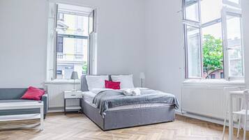 2 bedrooms, iron/ironing board, WiFi, bed sheets