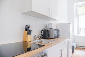 Fridge, microwave, oven, stovetop