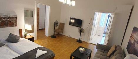 2 عدّة غرف نوم وواي فاي وملاءات أسرّة