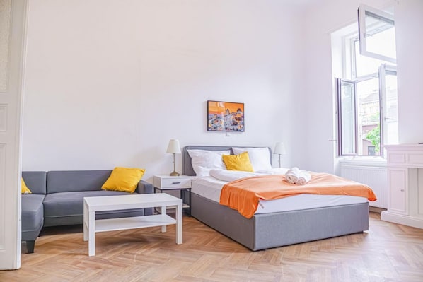 2 bedrooms, iron/ironing board, WiFi, bed sheets - Joyful 2BR Apt. @ AKH Hospital - Ideal f. Patients (Wien)