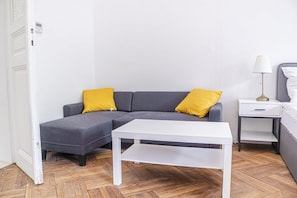 Smart TV - Joyful 2BR Apt. @ AKH Hospital - Ideal f. Patients (Wien)
