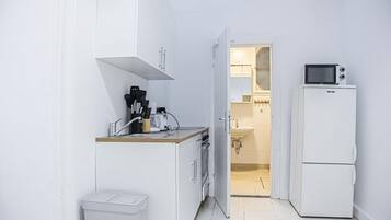 Oven, stovetop, coffee/tea maker, toaster