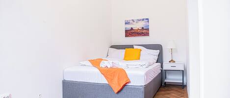 2 عدّة غرف نوم وواي فاي وملاءات أسرّة