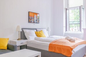 1 habitación, tabla de planchar con plancha, wifi y ropa de cama 