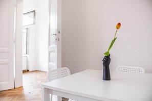 Dining - Joyful 2BR Apt. @ AKH Hospital - Ideal f. Patients (Wien)