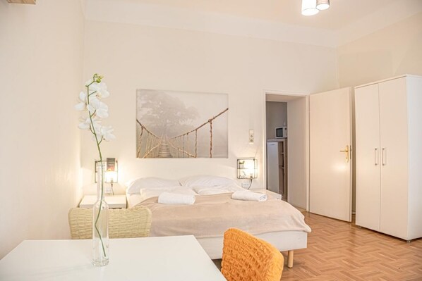 1 bedroom, WiFi, bed sheets