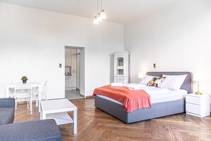 3 bedrooms, iron/ironing board, WiFi, bed sheets
