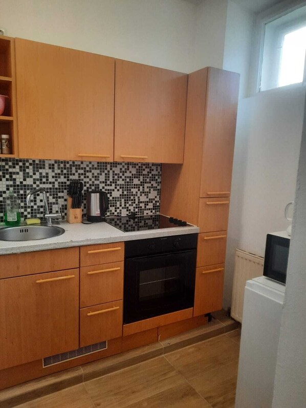 Fridge, oven, stovetop, toaster