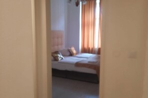 2 slaapkamers, een strijkplank/strijkijzer, gratis wifi, beddengoed