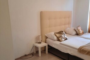 2 chambres, fer et planche à repasser, Wi-Fi gratuit, draps fournis