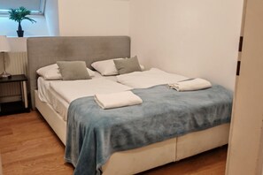 3 bedrooms, iron/ironing board, WiFi, bed sheets - Homely 3BR Apt.- Perfect for families and groups (Wien)