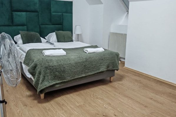 3 bedrooms, iron/ironing board, WiFi, bed sheets - Homely 3BR Apt.- Perfect for families and groups (Wien)