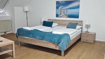 3 bedrooms, iron/ironing board, WiFi, bed sheets