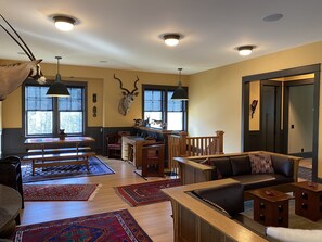 Smart TV, books - The Mission House- located in the Finger Lakes. Hike & bird watch. EV charger. (Cohocton)