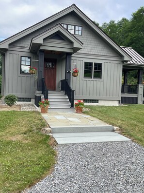 Exterior - The Mission House- located in the Finger Lakes. Hike & bird watch. EV charger. (Cohocton)