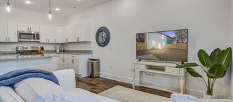 Pet Friendly Central Location #1