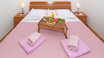 4 bedrooms, iron/ironing board, travel crib, free WiFi