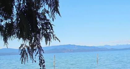 Luxury Oceanview Villa in the Heart of Qualicum Beach | Walk to Beach | Golf