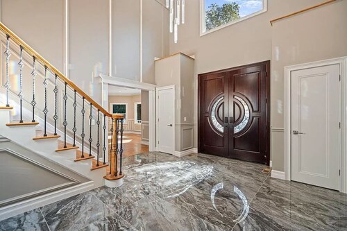 The President Mansion
Luxurious Family Retreat - 1.5 Miles to Beach