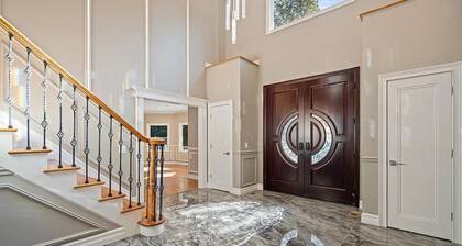 The President Mansion
Luxurious Family Retreat - 1.5 Miles to Beach