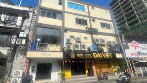 A multi-story building with a ground-level restaurant named "Nha Hang Dai Viet."