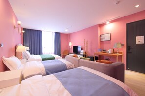 Klassieke vierpersoonskamer | Individueel gedecoreerd, gratis wifi, beddengoed