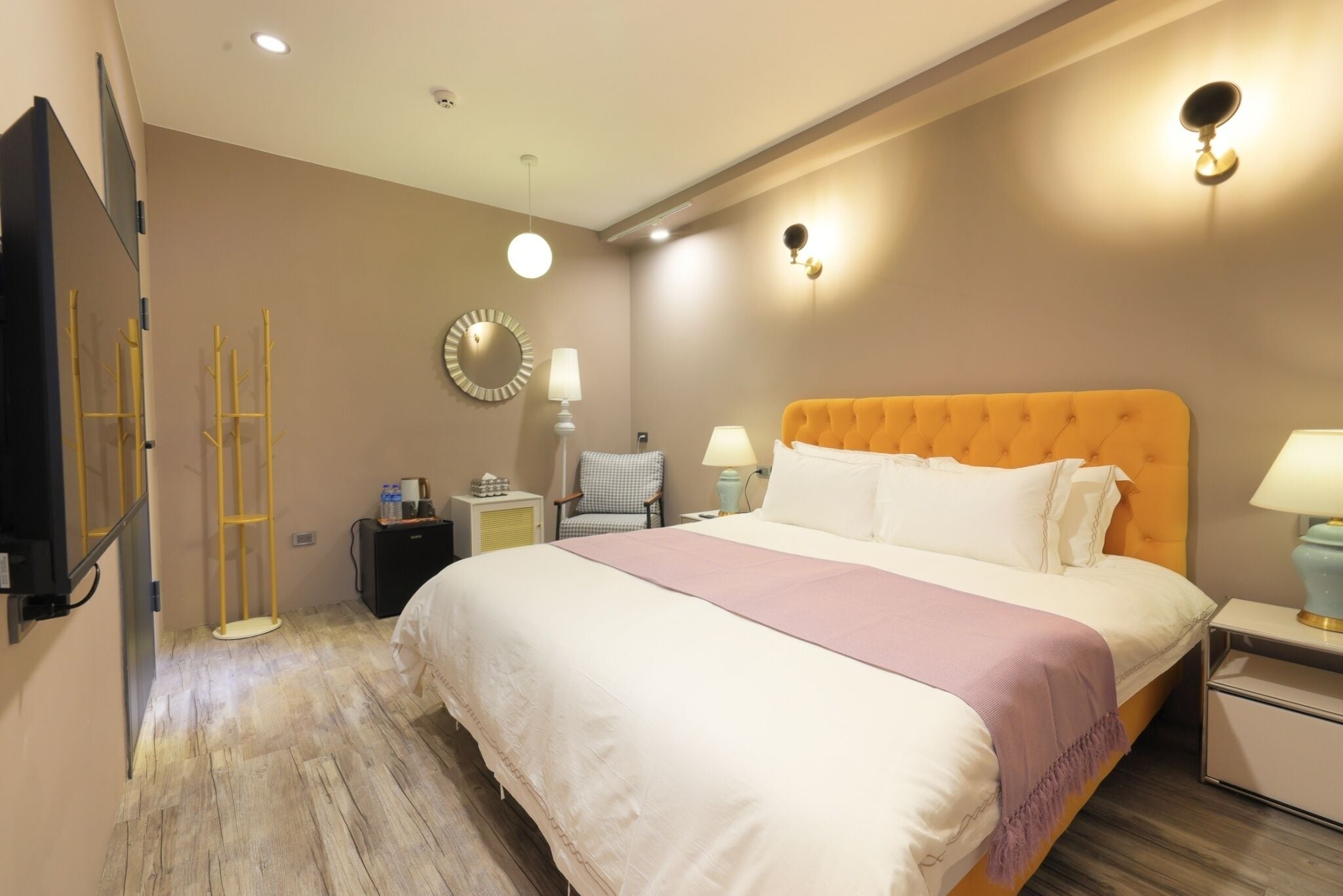 بديكورات فريدة لكل غرفة وواي فاي مجانًا وملاءات أسرّة