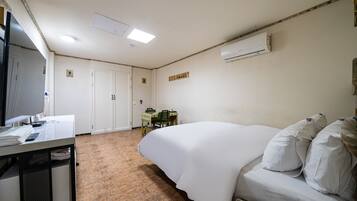 Rom – basic | Skrivebord, skrivebord for bærbar PC, lydisolert og wi-fi (inkludert)