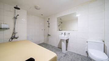 Tomannsrom – premium | Bad | Hårføner og tøfler