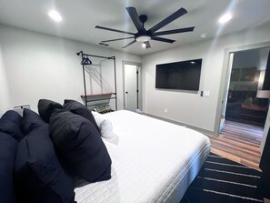 2 bedrooms, WiFi, bed sheets - Minutes from Canyon Lake. New construction. (Canyon Lake)