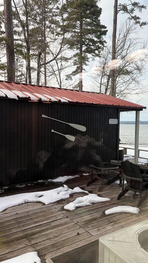 Outdoor dining - Small cabin right on the lake !  (Dardanelle)