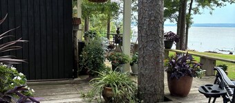 Small cabin right on the lake ! 