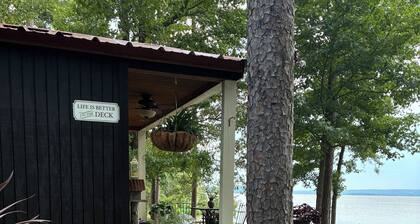 Small cabin right on the lake !