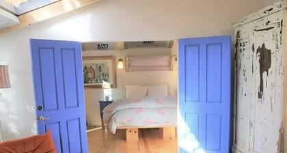 Super Cute Guesthouse in West Petaluma