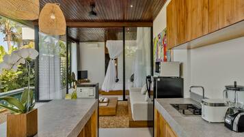 Villa, 1 Bedroom | Private kitchen | Electric kettle, toaster