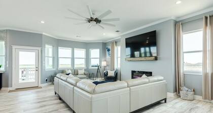 NEW Luxury Waterfront @San Luis Pass 2 Primary Suites, Family Friendly Sleeps 18