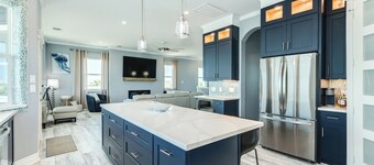 NEW Luxury Waterfront @San Luis Pass 2 Primary Suites, Family Friendly Sleeps 18