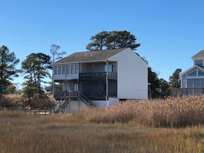 Exterior - Riptide’s Crossing:  A waterfront getaway w/deep water dock and incredible views (Chincoteague)