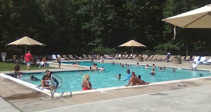 Elegant 2 Bedroom resort with AC and WiFi in delightful East Stroudsburg