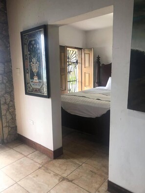 5 bedrooms, iron/ironing board, WiFi, bed sheets - The Belair SeaSide Villas. 4 suites, 2 guests per Suite. 1, 2/bedroom/3 guests (Belmont)