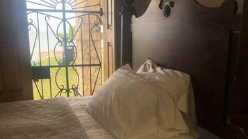 5 chambres, fer et planche à repasser, Wi-Fi, draps fournis