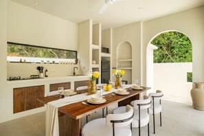 デラックス ヴィラ 3 ベッドルーム | 共用キッチン | 冷蔵庫、電子レンジ、コンロ、電気ポット