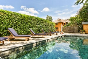 Et oppvarmet basseng