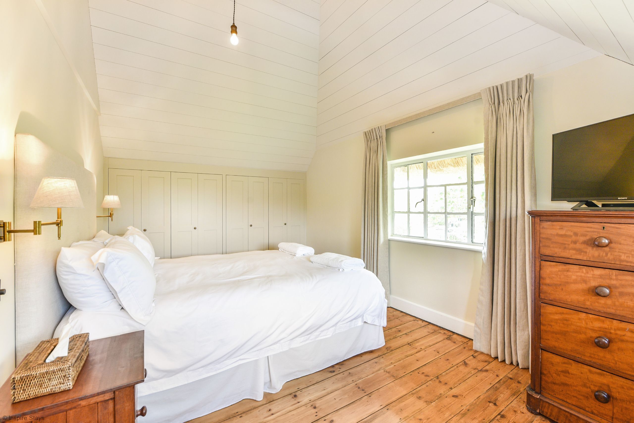 4 bedrooms, iron/ironing board, travel cot, WiFi