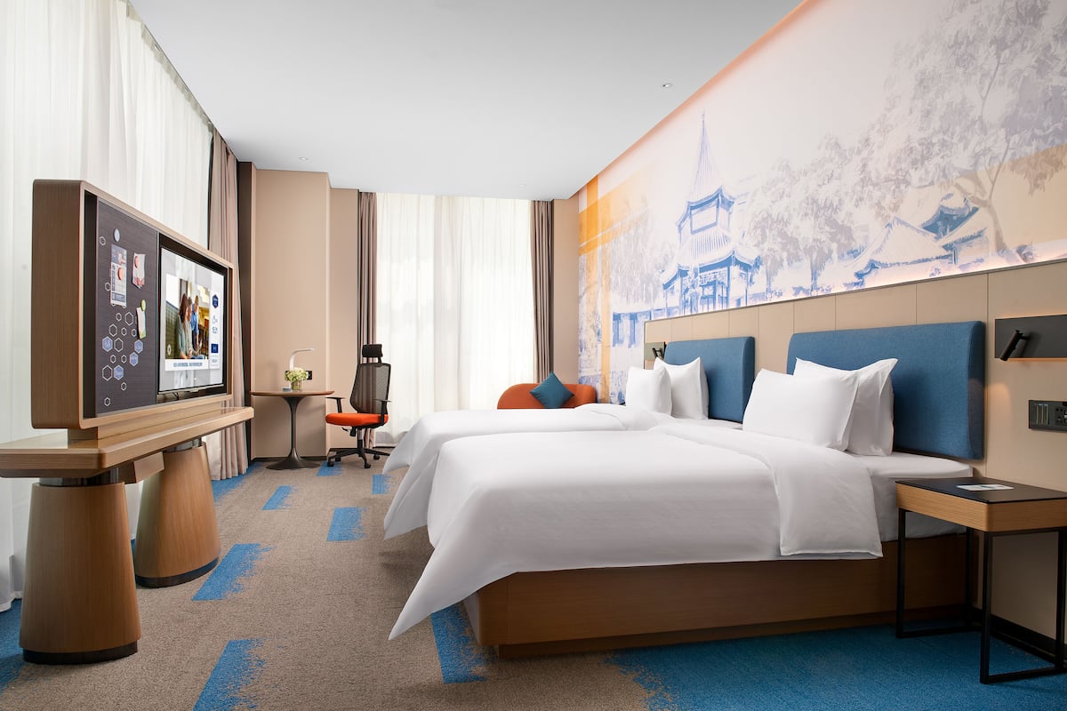 Phòng 2 giường đơn Business | 1 phòng ngủ, minibar với thức uống miễn phí, trang trí khác biệt, bàn