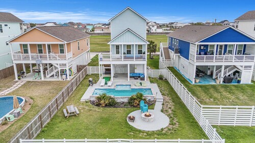 BRAND NEW 4/3.5 w/ heated pool and water views. Kid friendly and close to golf